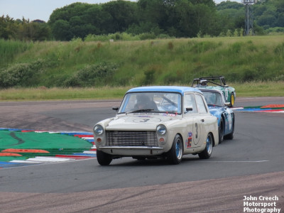 Thruxton_A40_02.jpg