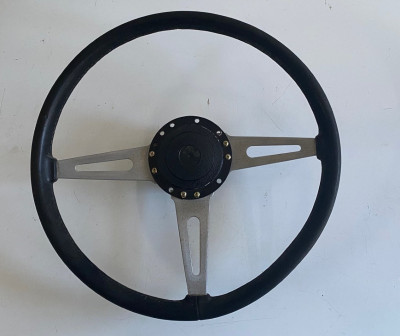 steering wheel front.jpg